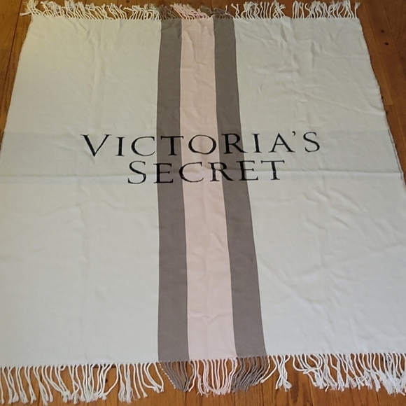 Victoria's Secret Throw Blanket - Picture 3 of 4